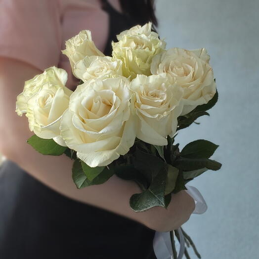 9 белых роз Мондиаль