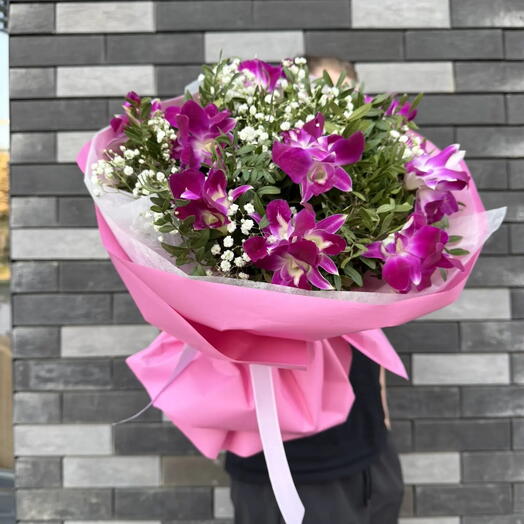 Букет орхидей в дизайнерской упаковке 💜