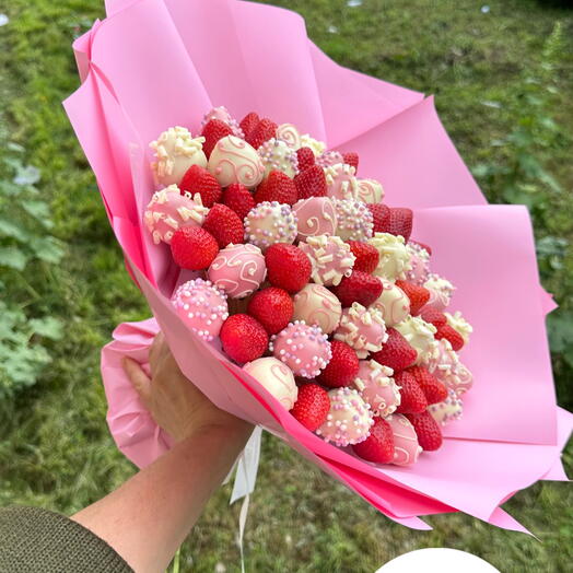 Букет из клубники в белом и розовом шоколаде XL