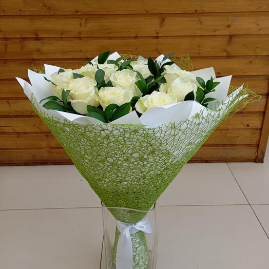 Букет из розы мондиаль и рускуса 💐💐💐