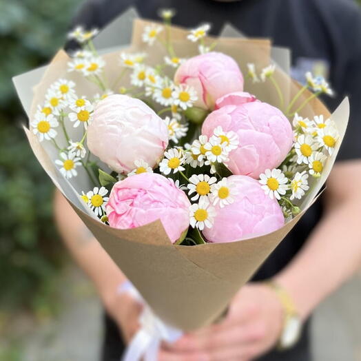 Пионы с ромашкой💕