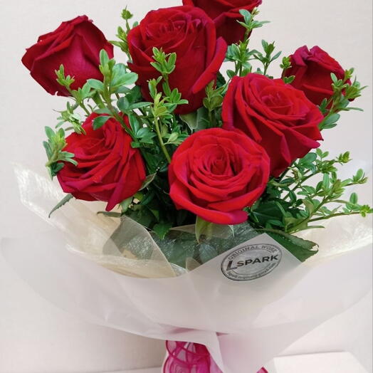 Stylish classical bouquet 7 Holland Roses