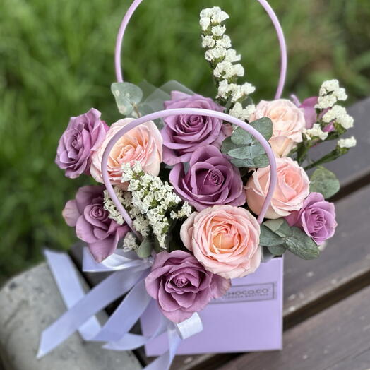 Композиция с розами и статицей в сумке 💜