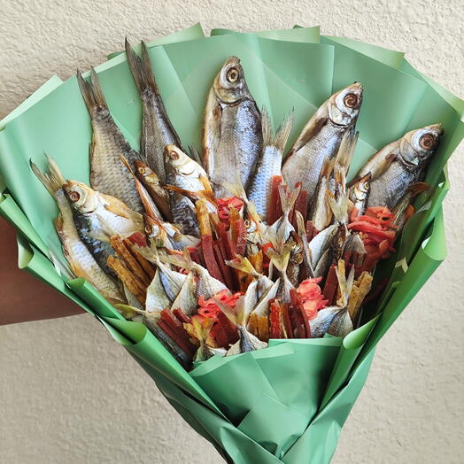 Букет с сушеной рыбкой и кальмарами
