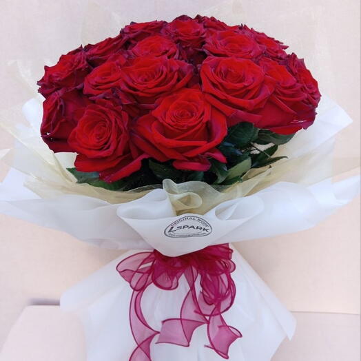 23 Holland roses bouquet