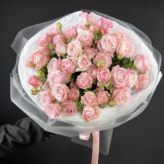 A mono-bouquet of Madame Bombastic spray roses