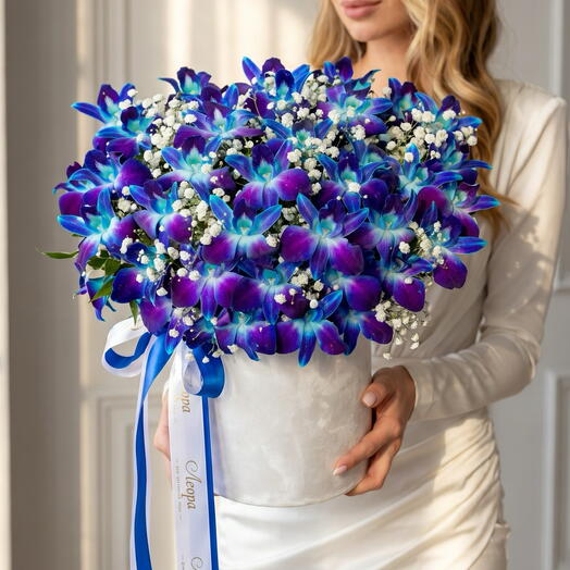 Цветы в коробке 💙 «Ночное небо». Композиция 681. Leoraflowers