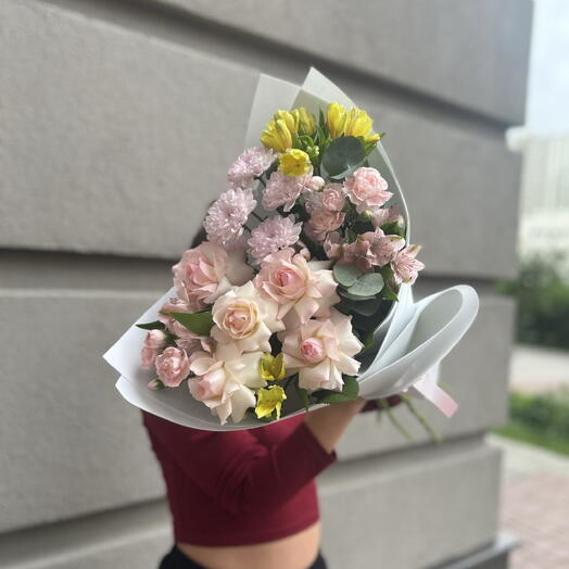 Букет «Дыхание весны» 🌺 свежий, розовый 💗 французские розы, стойкие альстромерий, пушистая хризантема 🩷🍋