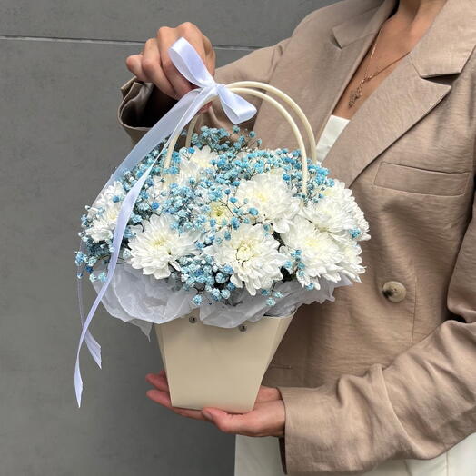 Сумочка с хризантемой и гипсофилой