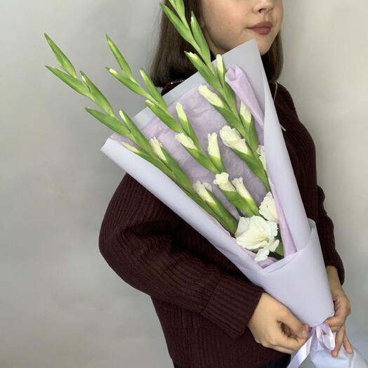 Белые гладиолусы
