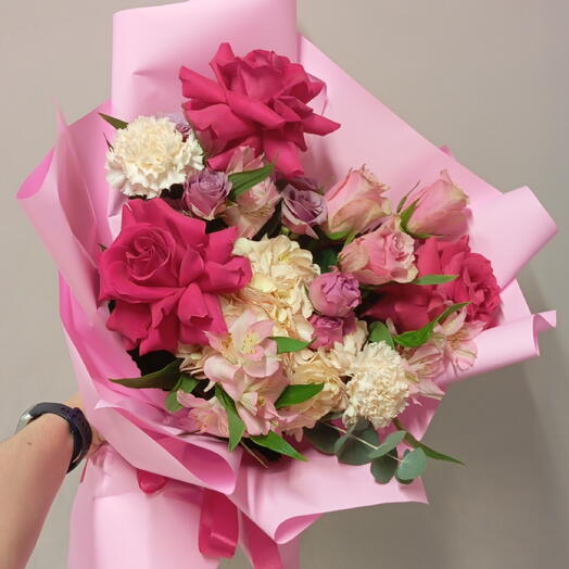 Яркий розовый букетик 💕