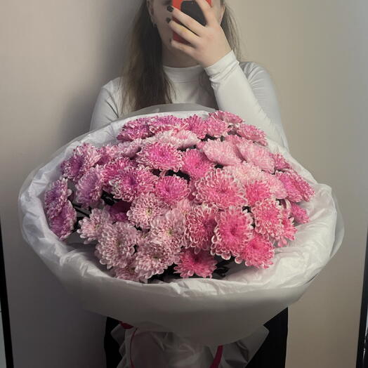 Большой розовый букет из хризантем