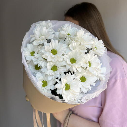 Букет из кустовых ромашковых хризантем