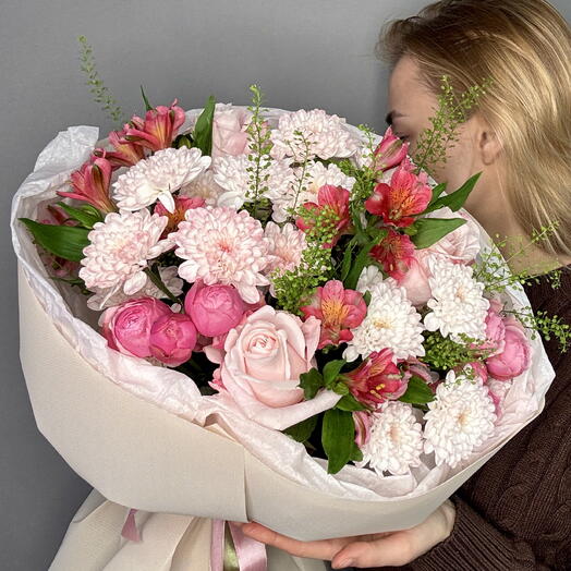 «Счастливый взгляд»🌺 букет из роз, Гринбелл, кустовых пионовидных роз, альстромерии и хризантем