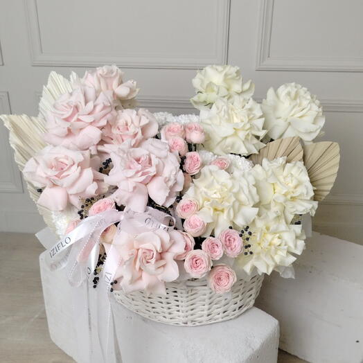 Шикарная композиция французских белых и розовых роз 🌸