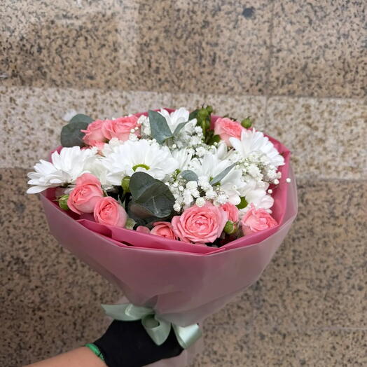 букет из кустовых роз с хризантемой 🌸