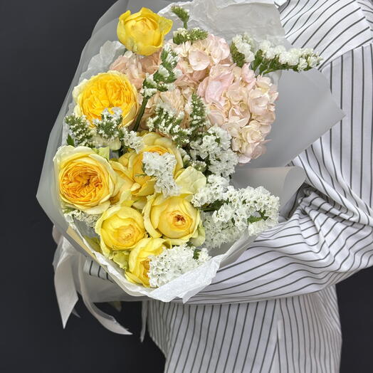Дофаминовое утро 💛 букет из желтых роз  статицы и гортензии