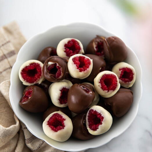 Малина в разноцветном шоколаде🍫
