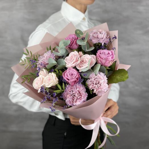 Ramo de rosas y claveles lubava