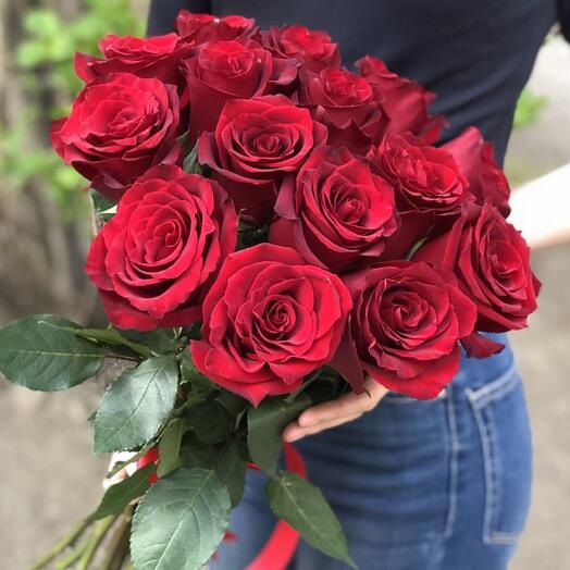15 бордовых роз