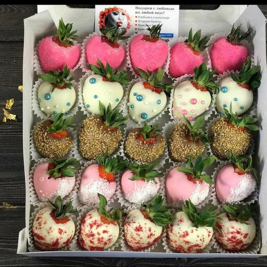Set of chocolate-covered strawberries "Alpine radiance"