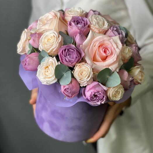 Peony-shaped roses in a velvet box