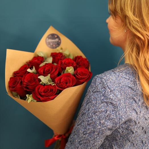 Rosas con eucalipto