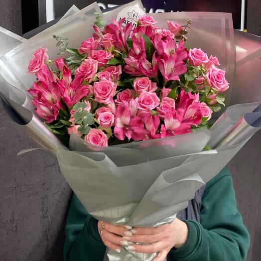 Bouquet of alstroemeria and bush rose