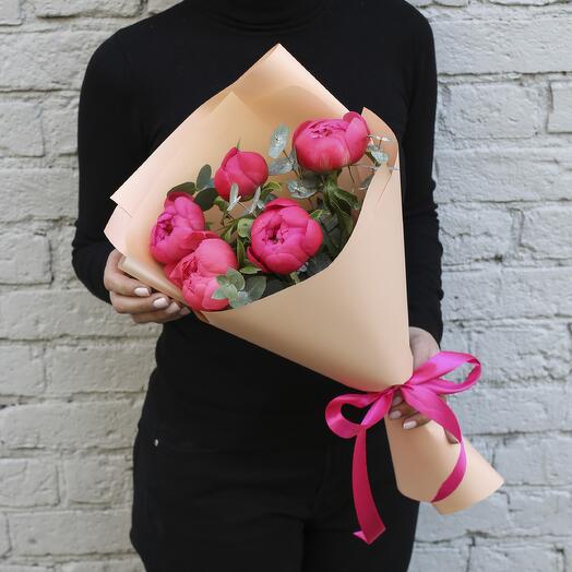 Bouquet of 5 coral peonies with eucalyptus in a designer package