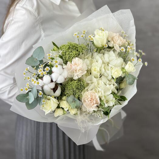 Bouquet with hydrangea Caprese