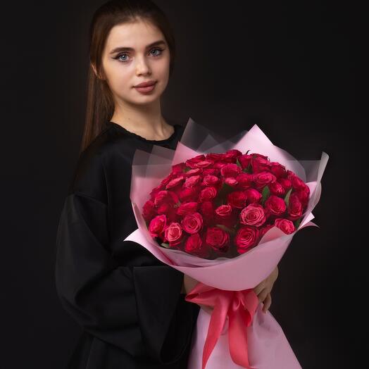 Яркий букет из 51 Кенийской розы