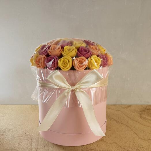 47 шоколадних троянд в капелюшній коробці