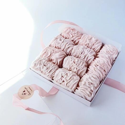 Strawberry marshmallows