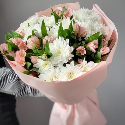 Bouquet of alstroemeria and chrysanthemums