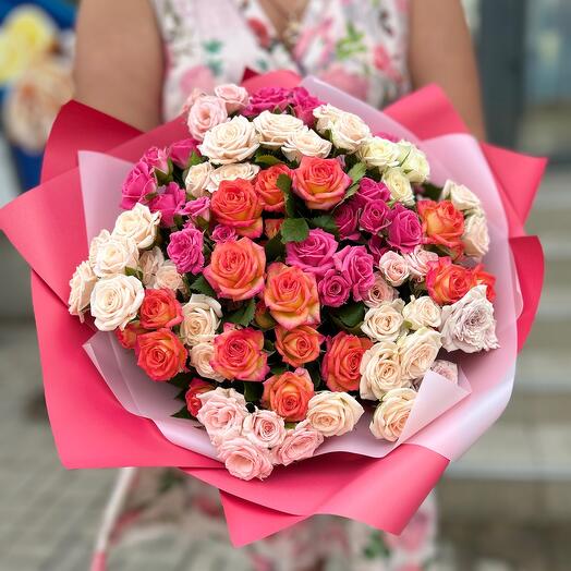 Букет из 35 кустовых роз