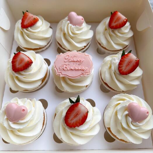 Cupcakes . Happy birthday set with berries and chocolate hearts