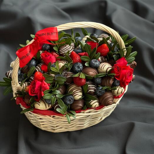 Корзина с клубникой в шоколаде