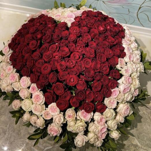 Bouquet of 201 mixed roses in a basket "Heart"