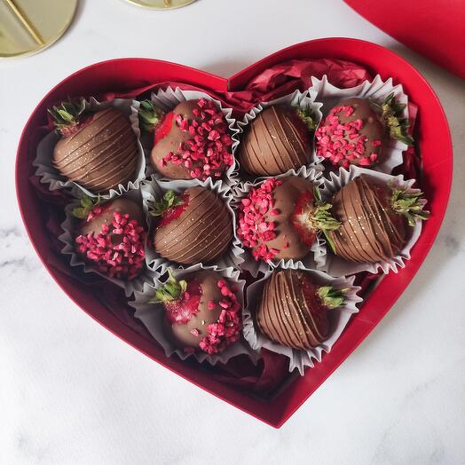 Набор клубника в шоколаде в сердце  подарок для любимого, любимой