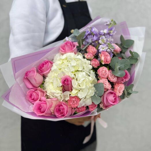 Original bouquet with pink roses
