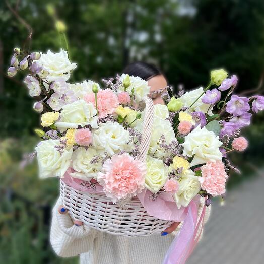 Dahlia basket with eustoma and delphinium