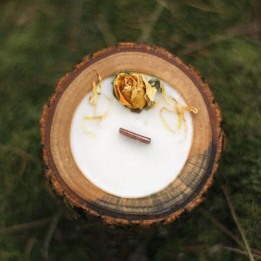 Aromatic candle "Chocolate coconut" as a gift with a wooden wick in a plaster casket / interior