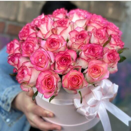 Нежные розы в коробке