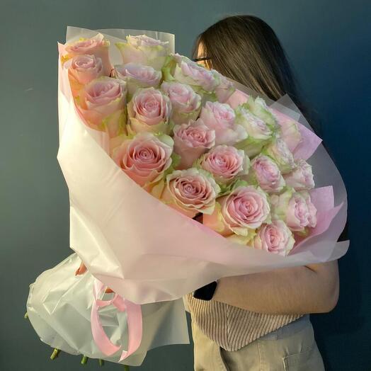 Букет из  бело-розовые розы