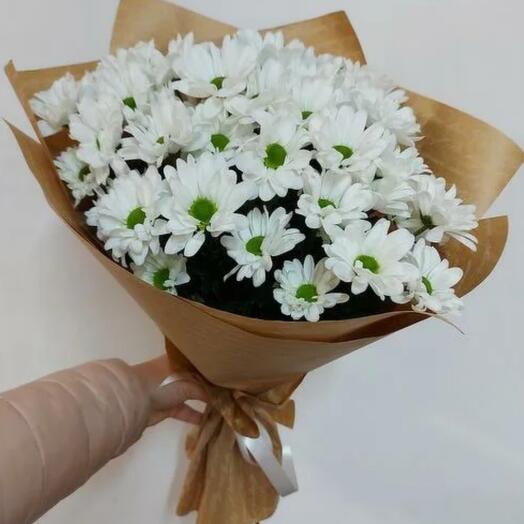 Букет с ромашковой хризантемой