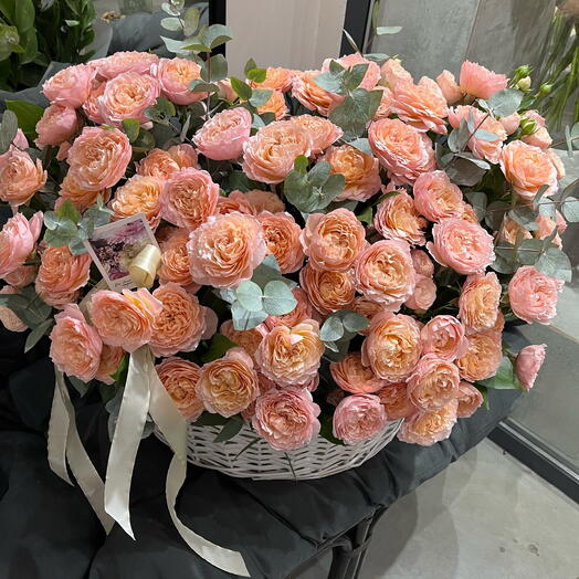 Шикарная Корзина с пионовидными розами