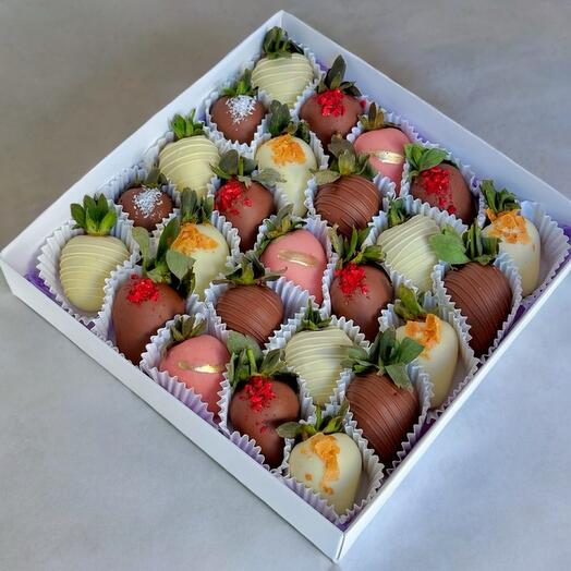 Клубника в шоколаде "Charm"