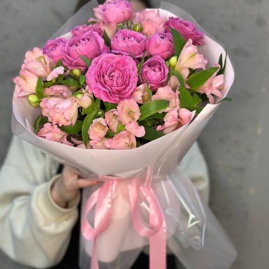 Кустовые пионовидные розы, как пионы и альстромерия