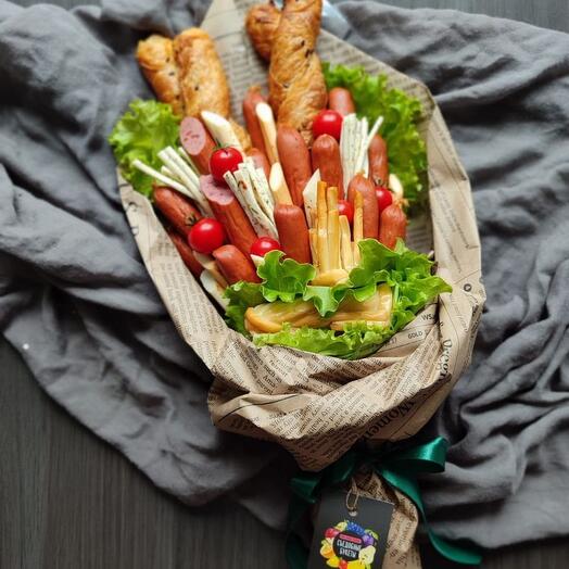 Букет с зеленью , сыром и колбаской