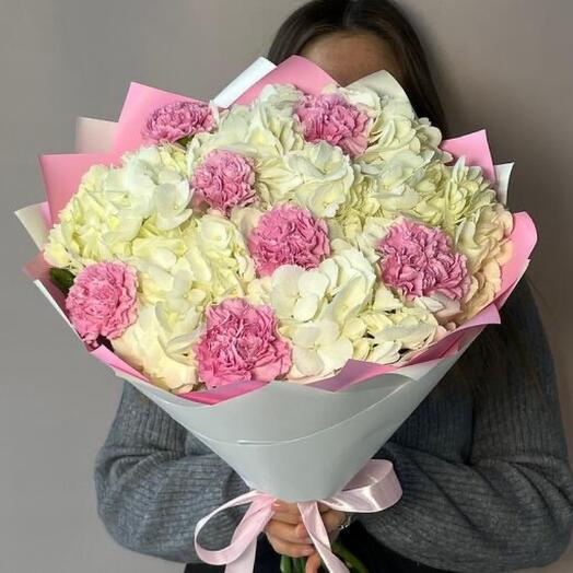 Bouquet of white Hydrangeas and delicate Dianthus